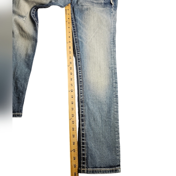 Miss Me Distressed Whiskered Signature Skinny Jeans EUC - Picture 5 of 16